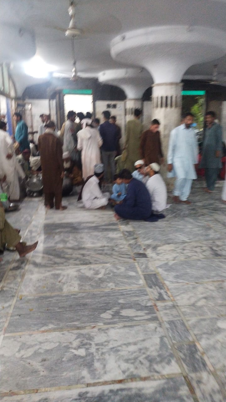 Feed 25+ Hungry People at Data Darbar